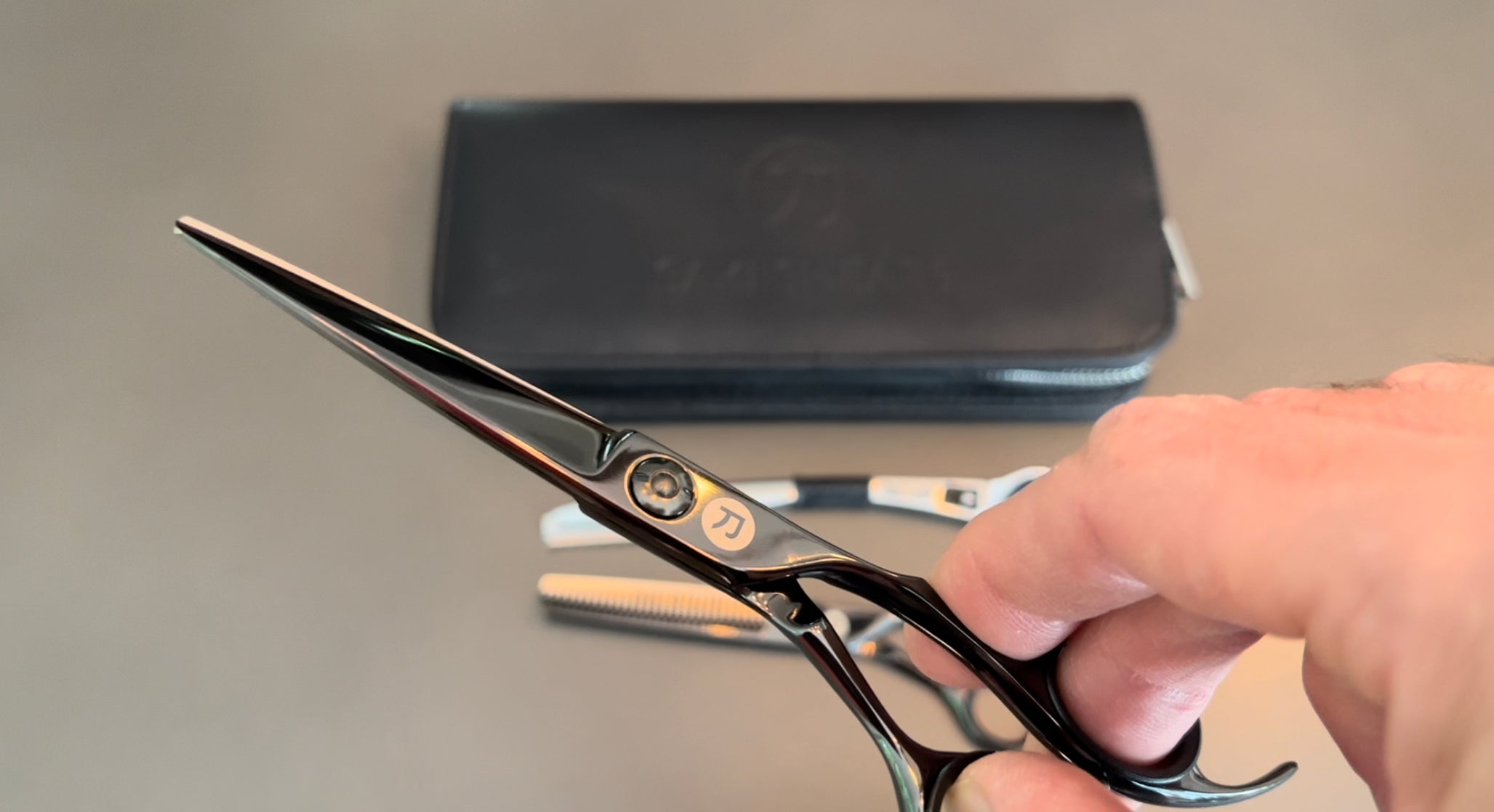 Video of katana hair cutting scissors set